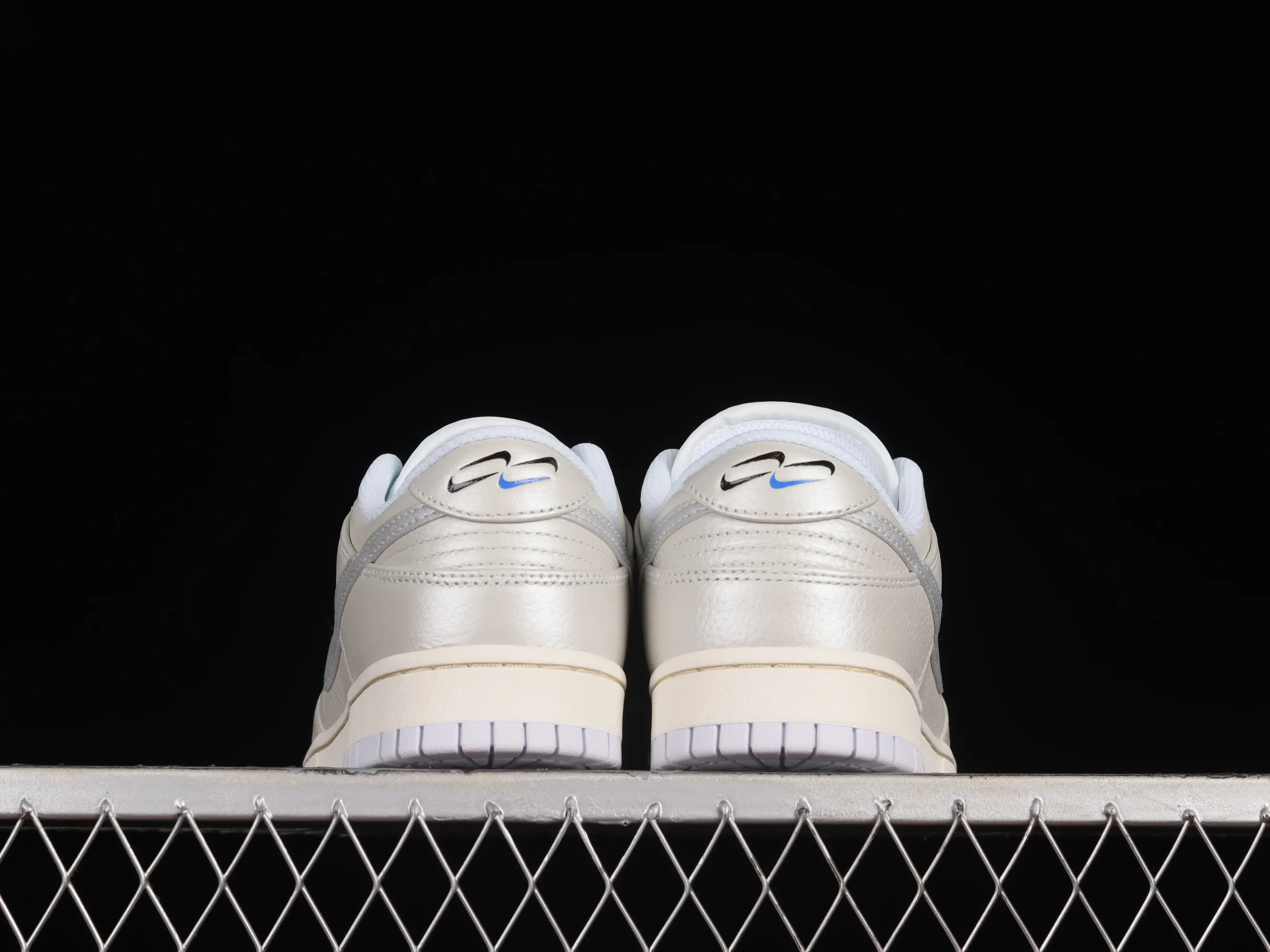 All Categories Nk SB Dunk Series Nk SB Dunk Low Low-top sneakers F version Nk Dunk Low "Metallic Silver" Metallic silver SB low-top sports and leisure sneakers DX3197-095